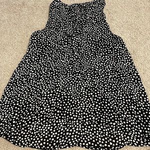 Super cute flowy with button like Henley style. Silk a bit longer in the back.